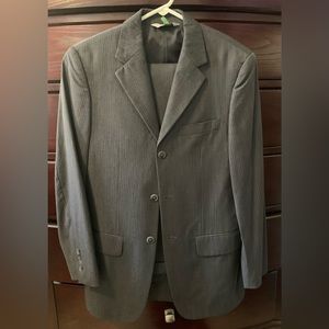 Línea Uomo Mens suit